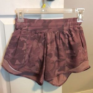 Lululemon camo shorts size 4